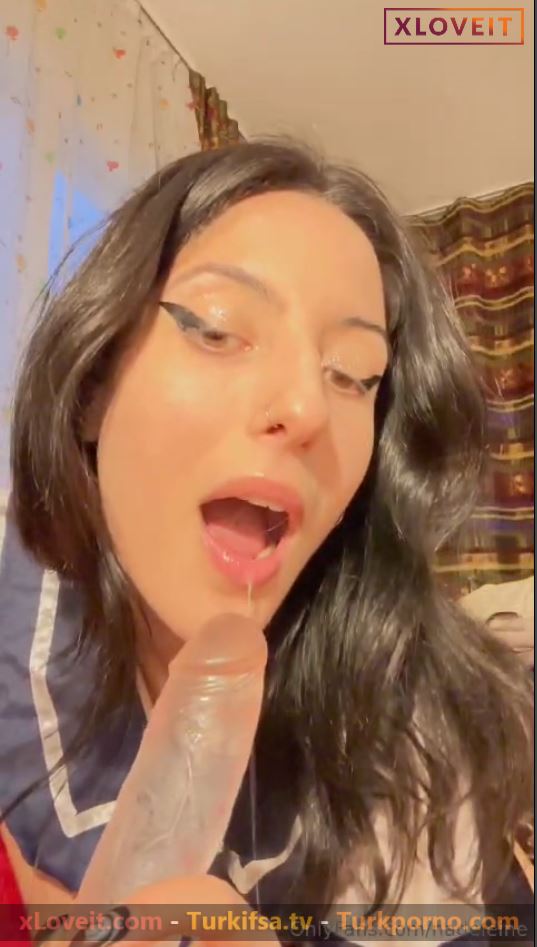 Nadeleine ifşa Eve gelince dildosunu zevkle yaladı