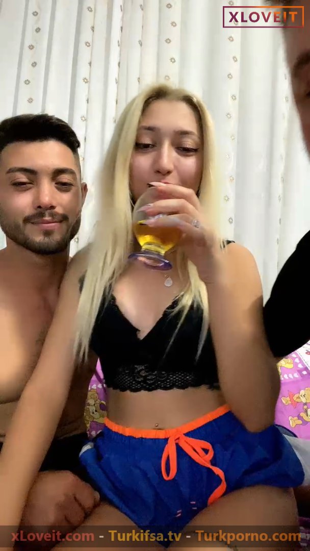 Tango Çıtır ifşa Ortam kaşarı 2 erkekle canlı yayında